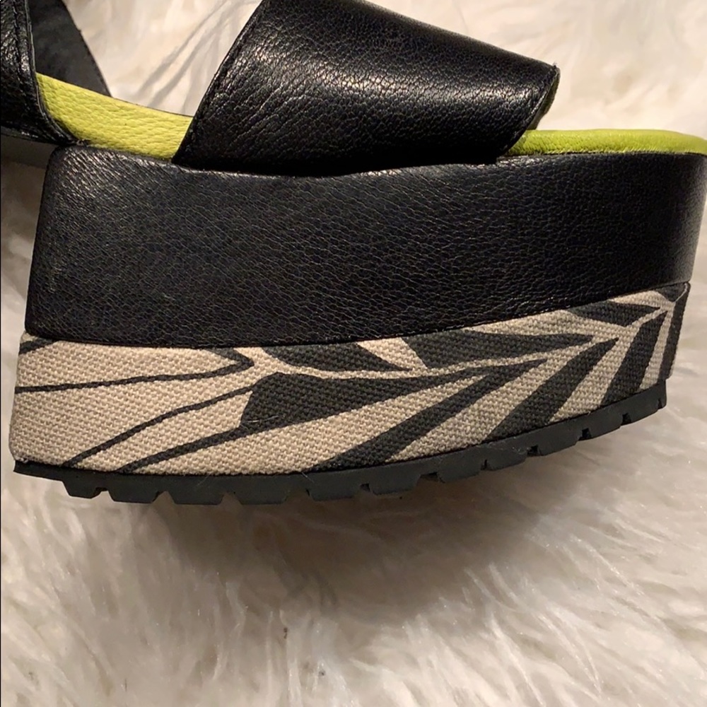 Shoes - Picture 6 of 8
